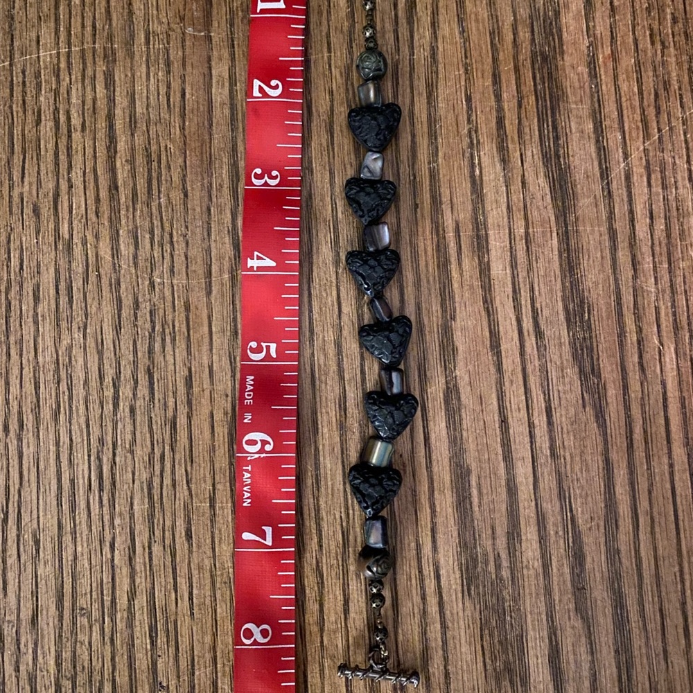 Resin Black Heart, Iridescent Shell & Vintage Rose Bead Bracelet